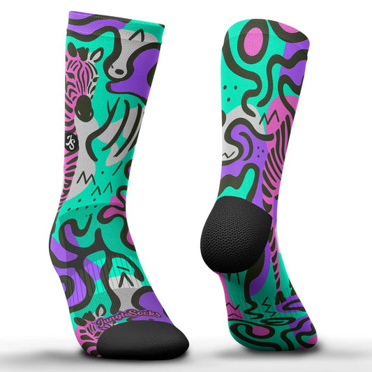 Calcetines técnicos de crossfit Zebra: diseño estampado vibrante en turquesa, morado y negro, sin costuras.